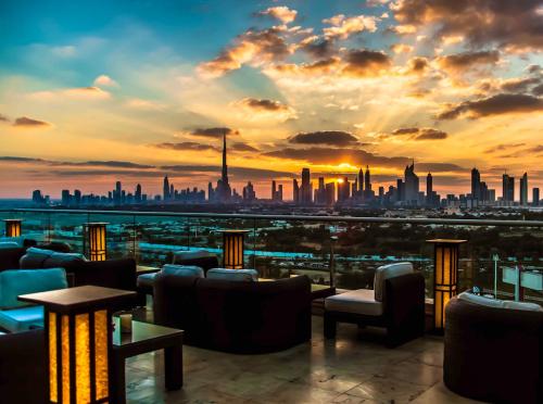 best-dubai-rooftop-bars-tomo_21012021111700