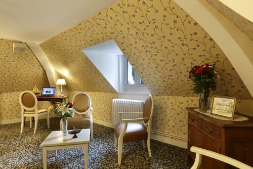 La-Rozelle-salon-du-deuxieme-etage_17
